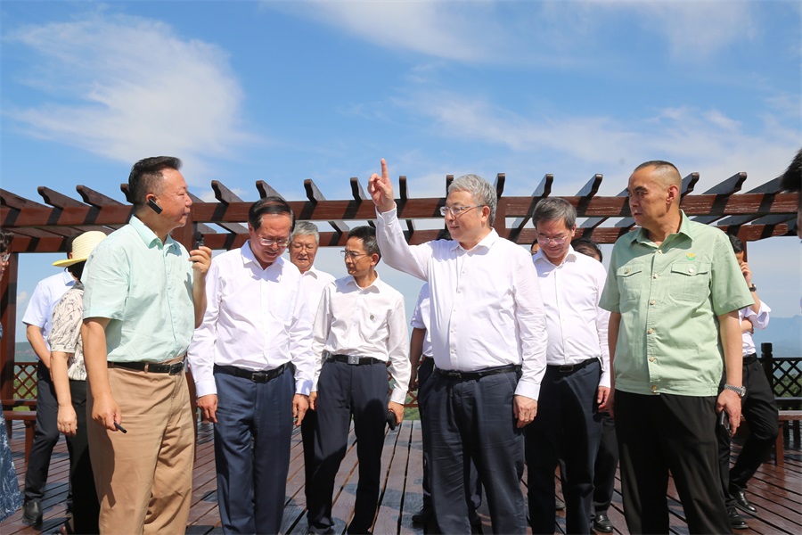 2024.06.23全國政協(xié)副主席、民盟中央常務(wù)副主席、中國科學(xué)院院士、清華大學(xué)副校長王光謙蒞臨金徽股份視察.jpg