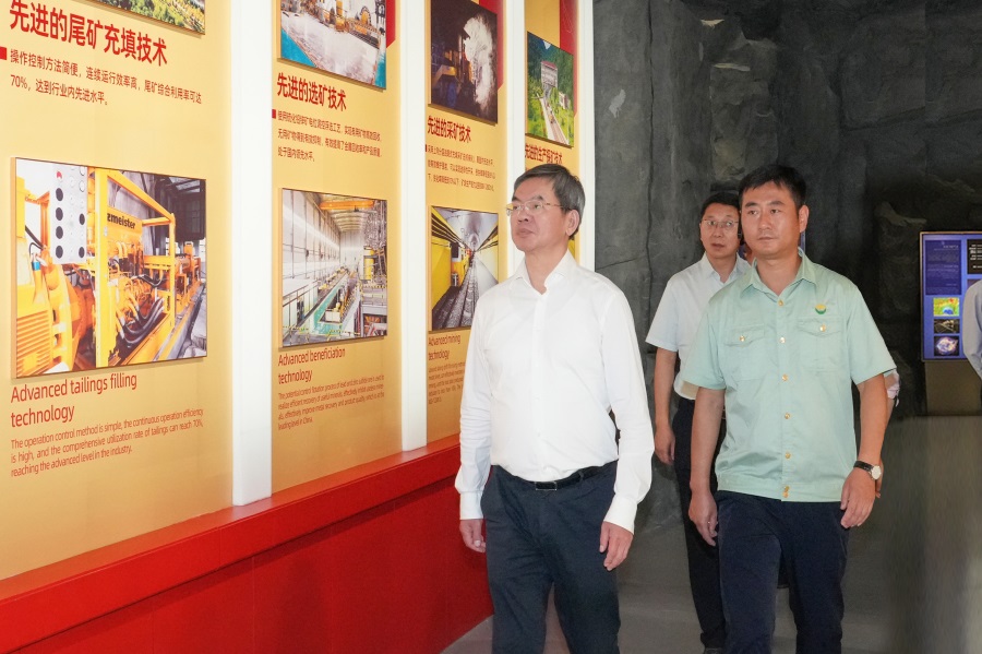 2024.06.23全國政協(xié)委員、省政協(xié)主席、黨組書記莊國泰蒞臨金徽股份指導(dǎo)工作.jpg