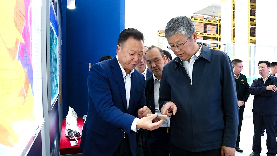 33-2021年5月，隴南市委書記張珂兵蒞臨礦區(qū)調(diào)研尾礦庫治理及綠色礦山建設(shè)情況。.jpg