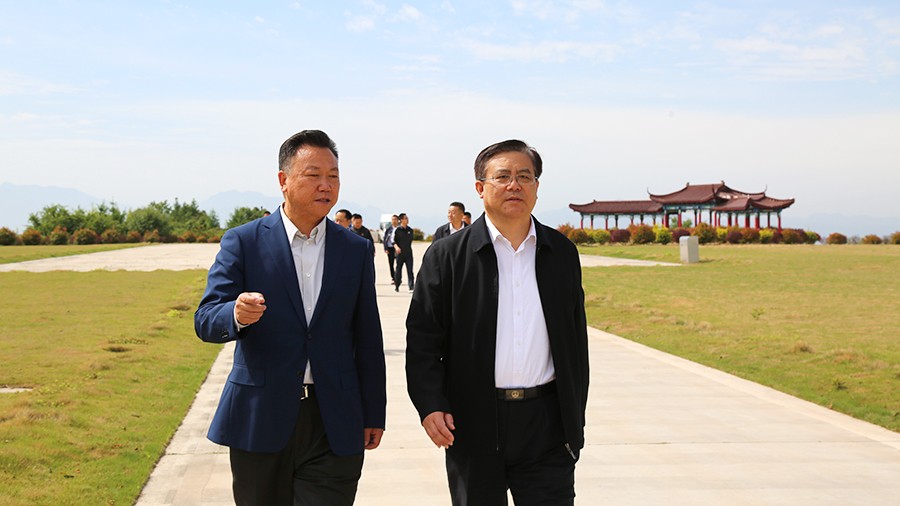 30-2021年5月，省人民檢察院黨組書記、檢察長朱玉蒞臨金徽股份調(diào)研綠色礦山建設(shè)工作。.jpg